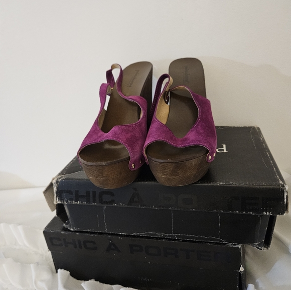 Primadonna Collection Suede Wedges with Gold Studs - Picture 7 of 7